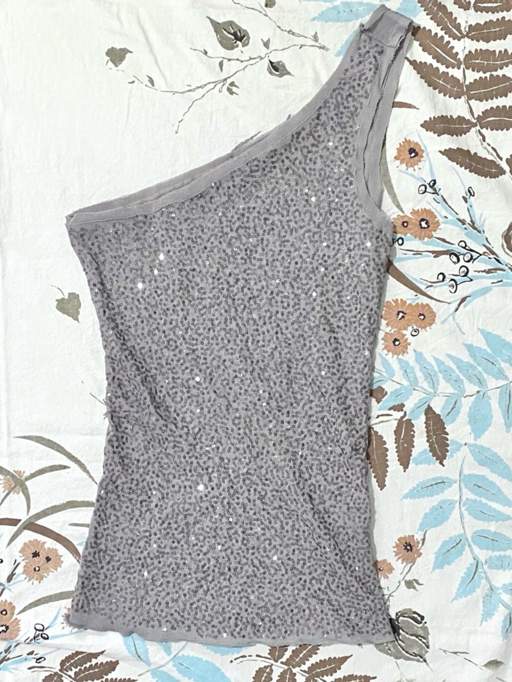 Small Y2K Urban Behaviour one shoulder sequin top grey/silver🪩